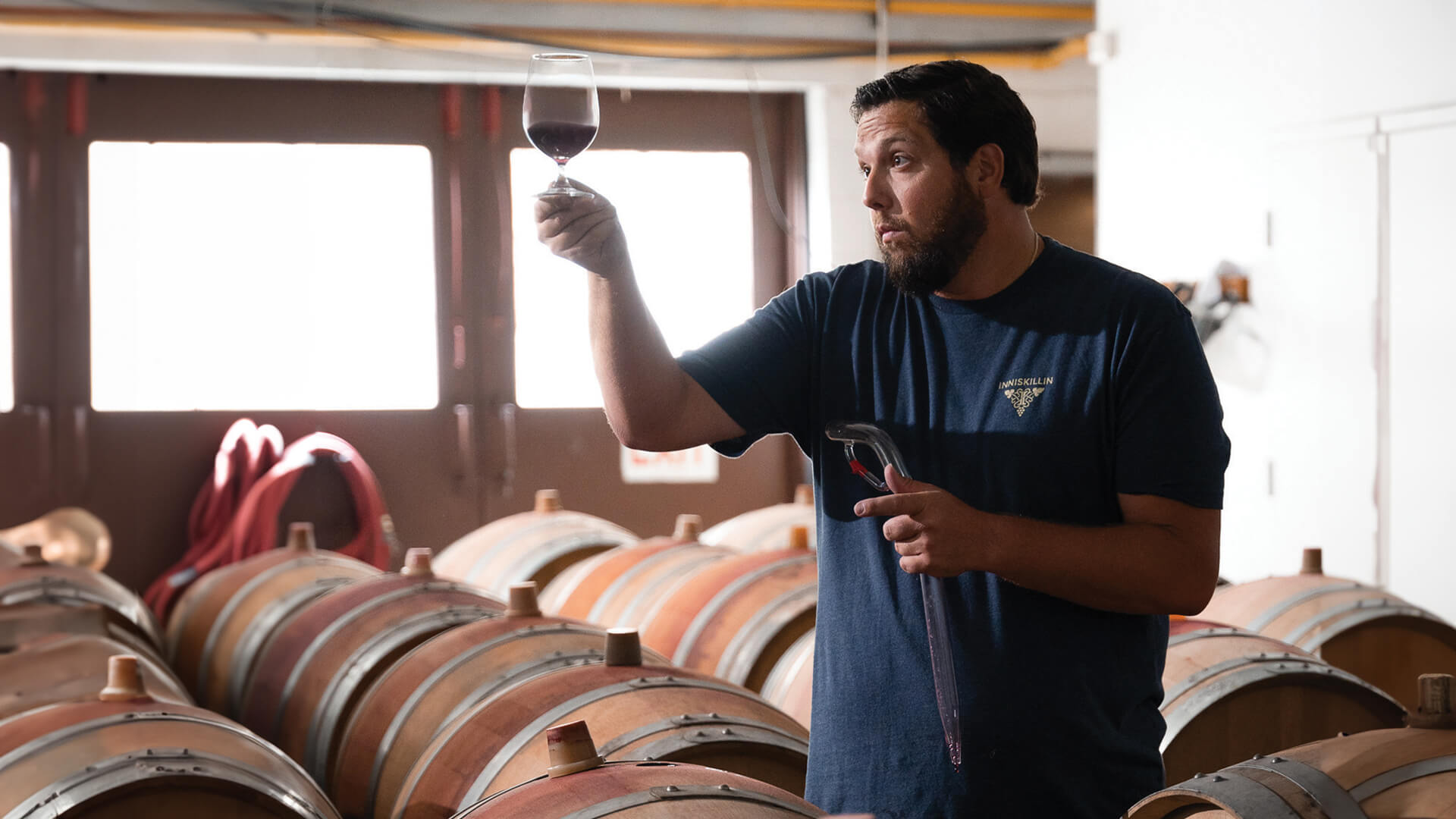  Inniskillin Winemaker showcasing a glass of Inniskillin red wine at Inniskillin Winery. 