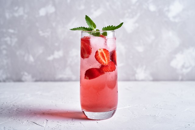 Strawberry White Wine Spritzer